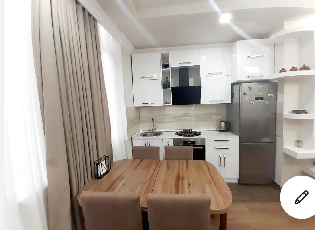 バトゥーミBn Apartmen'Tアパートメント エクステリア 写真